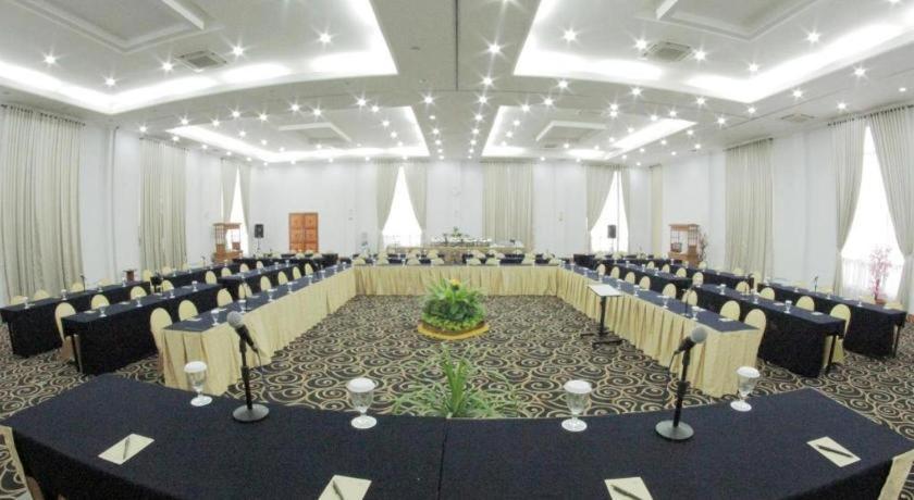 Puri Mega Hotel 3*