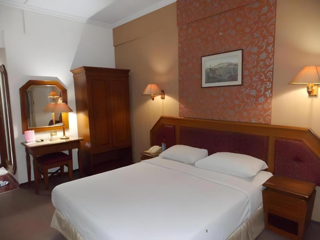 Puri Mega Hotel